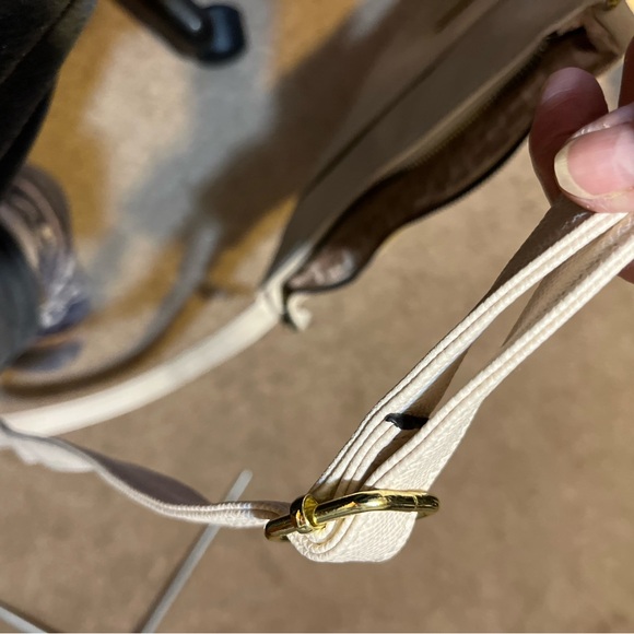 Elegant Cream London Fog Crossbody Bag - Picture 9 of 11